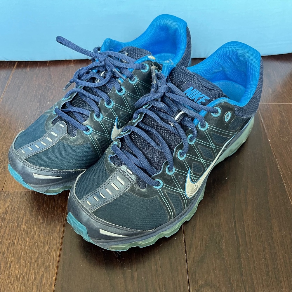 Used Men's Nike Air Max 2009 Navy Blue Running Sneakers Size 8. Fair Condition.